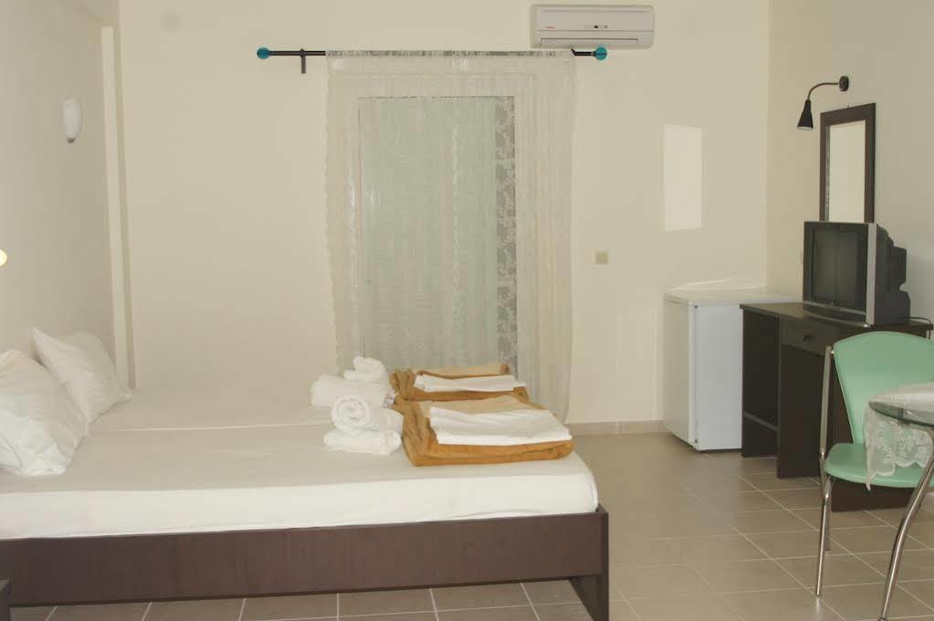 Porto Marathos Hotel Маратополис Екстериор снимка